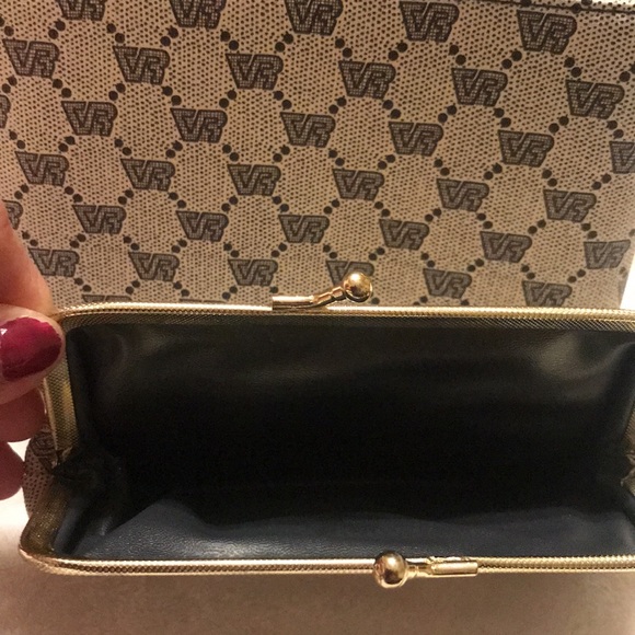 Vr Classic Clutch Wallet - Women | Color: Blue - Picture 7 of 17